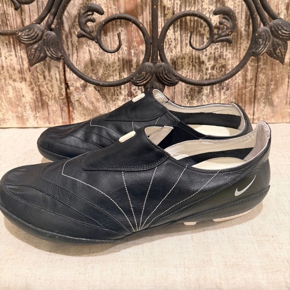Nike Shoes - Leather Nike City Knife - vintage fashion grunge tabi 2003 sz 7